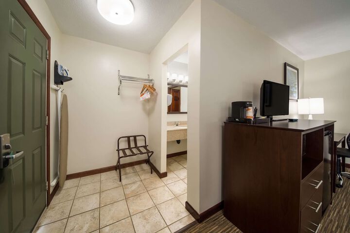 Room 19 of 32