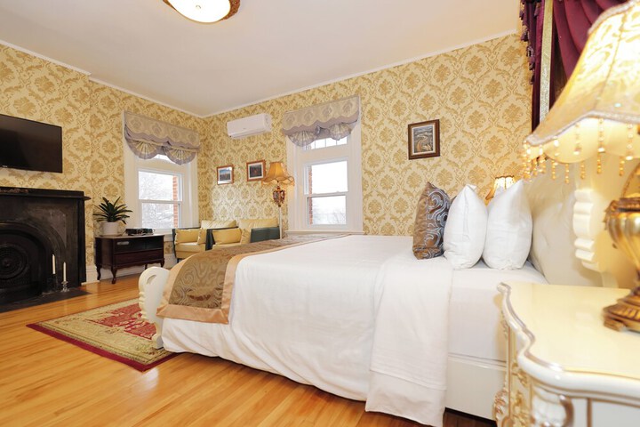Room 161 of 252