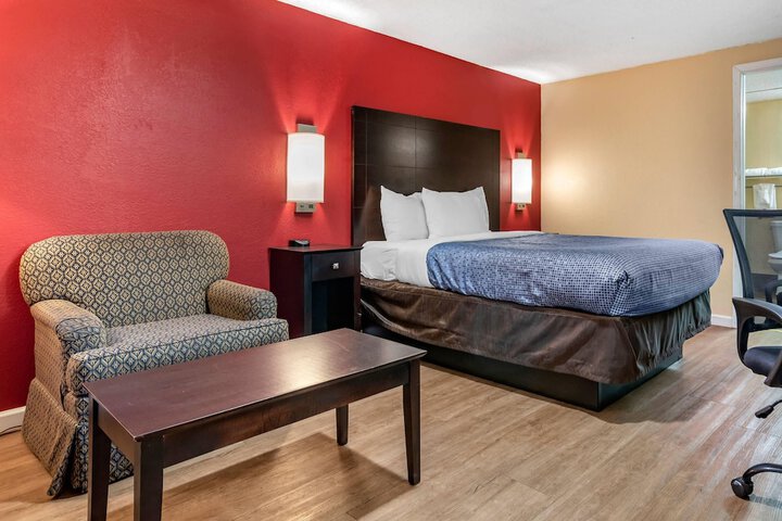 Econo Lodge Oxford near Choccolocco Park