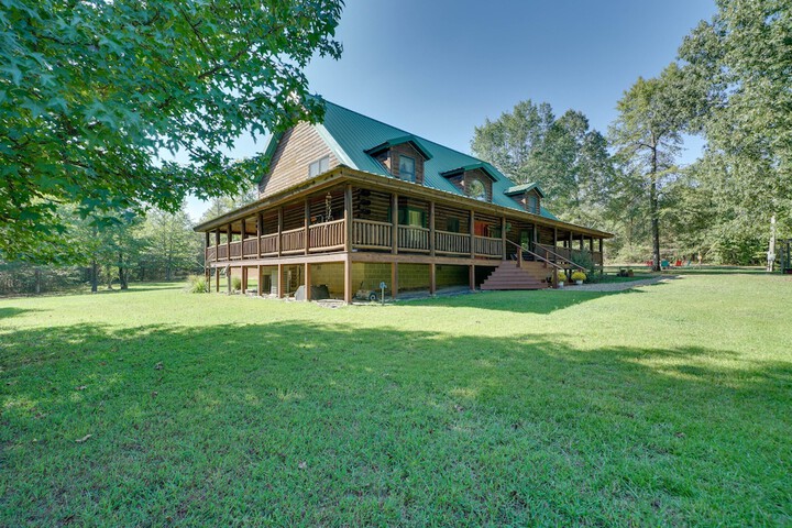 Secluded Broken Bow Cabin w / Fire Pit and Deck!