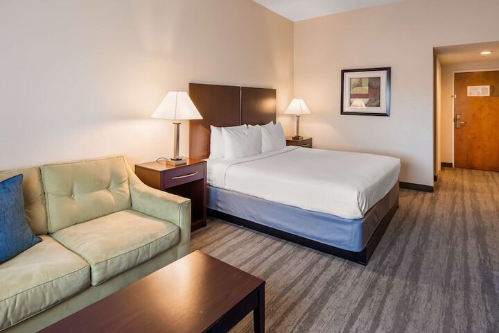Room 9 of 27