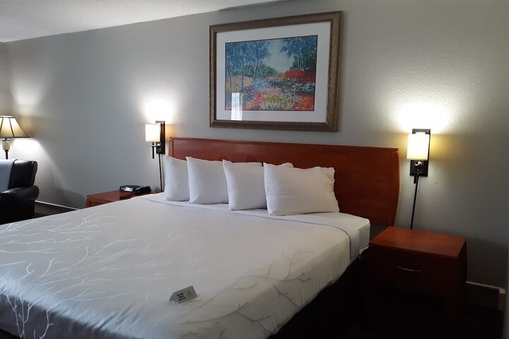 Room 50 of 76