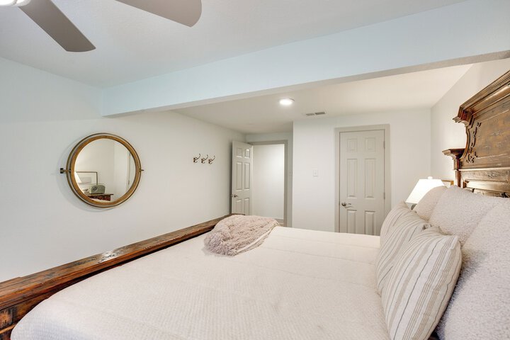Pickleball / sport Court: Spacious Kemp Home!