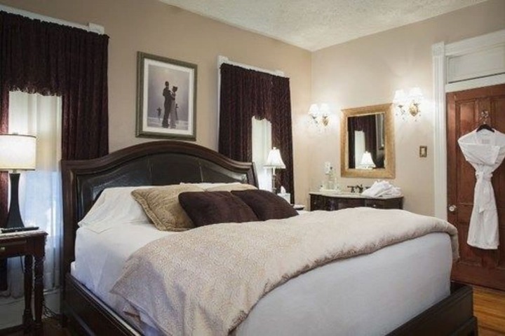 Room 11 of 27