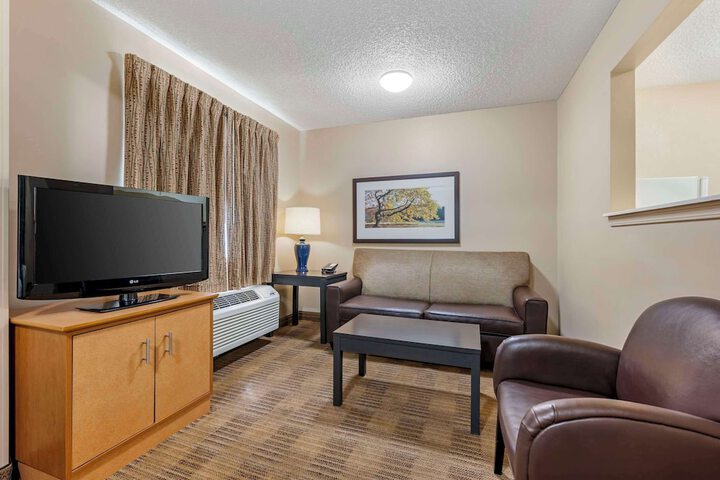 Room 25 of 33