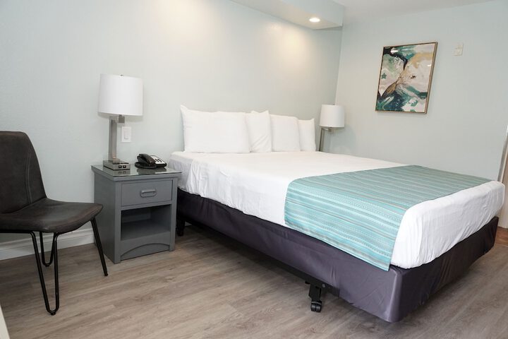Room 28 of 40