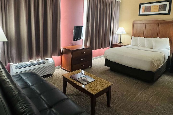 Room 10 of 33