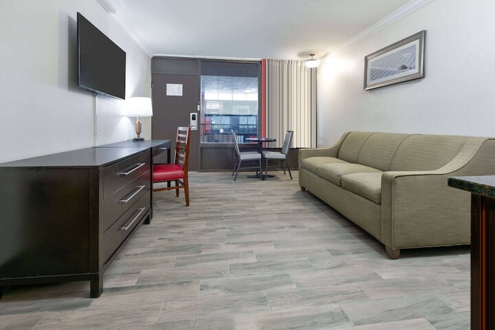 Ramada by Wyndham Diamondhead I-10 / Gulfport