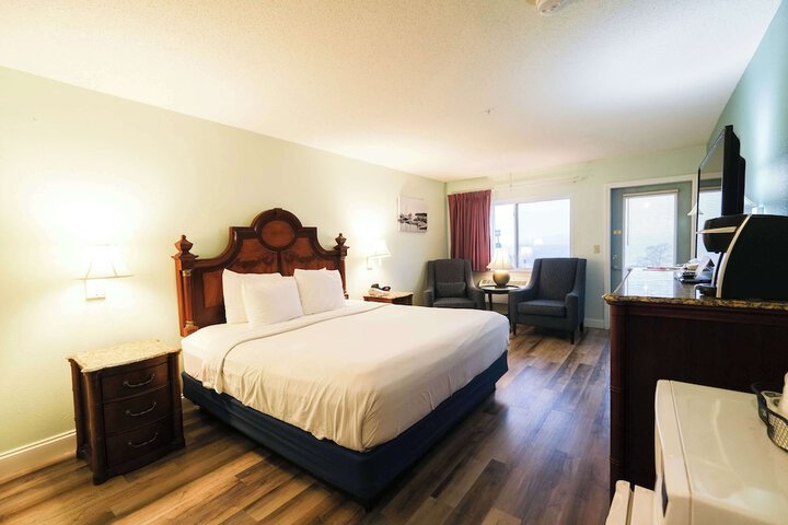 Room 107 of 199