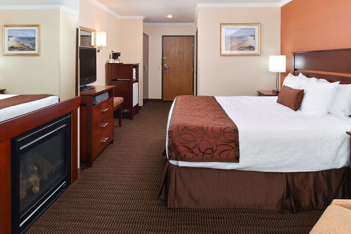 Best Western Plus Landmark Inn