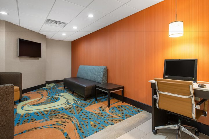 Business Center 37 of 37
