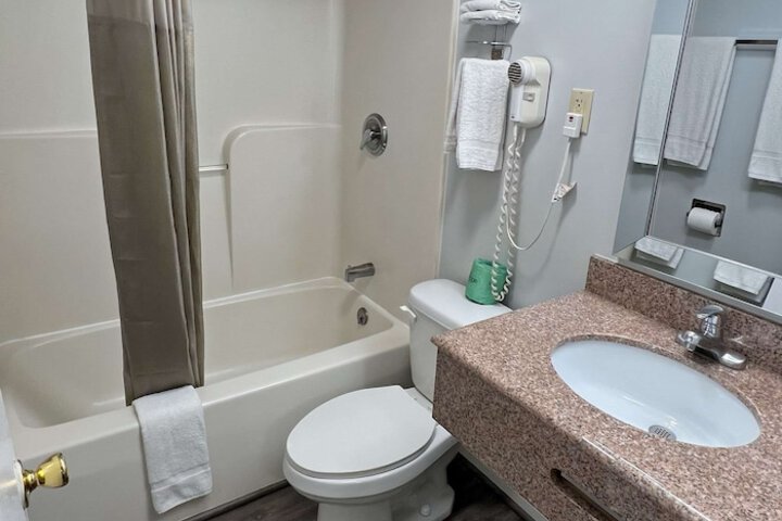 Room 7 of 8
