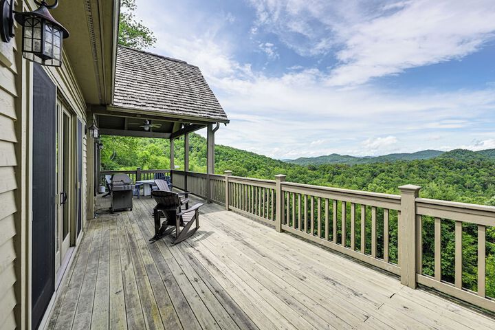 Water Views! Group-friendly Lake Glenville Home