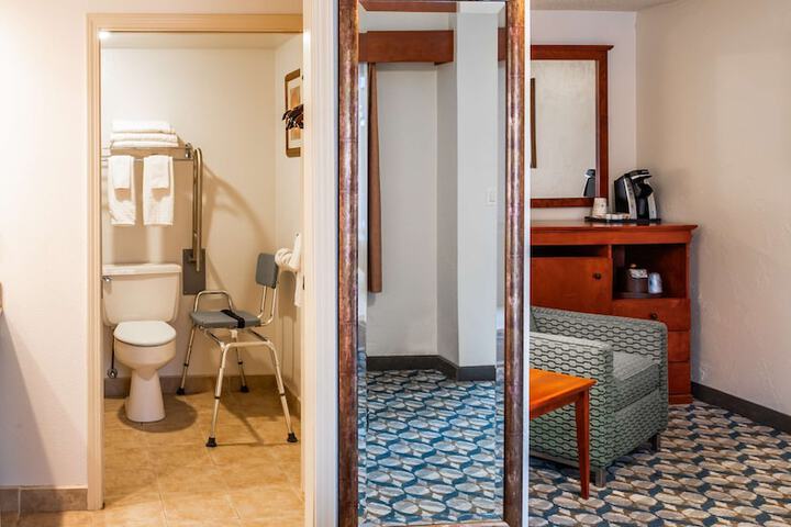 Room 20 of 28