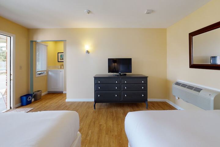 Breezeway Boutique Hotel