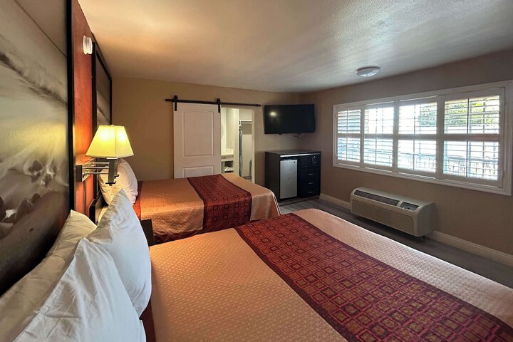 Room 6 of 10