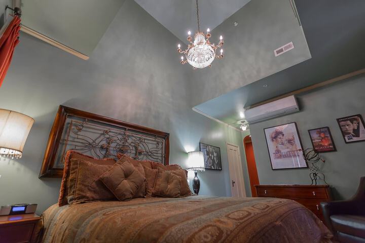 Room 17 of 70