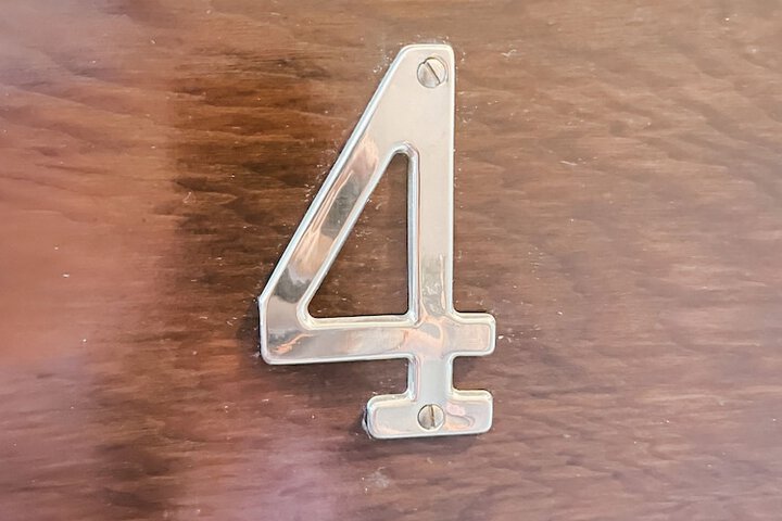 Room 33 of 140