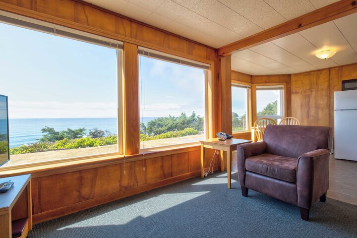 Ester Lee Oceanview Inn