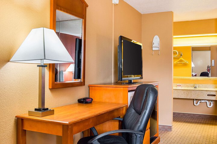 Room 26 of 32