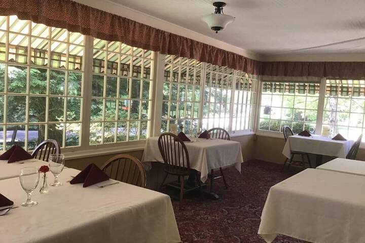 Dining 104 of 113