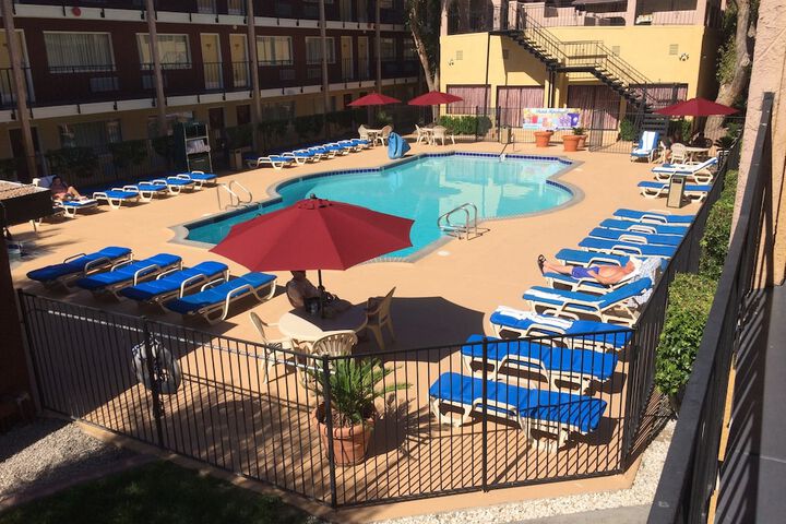 Hotel Exterior 39 of 46