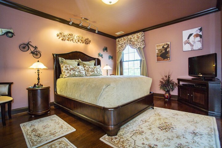 Pillow and Paddock B & B