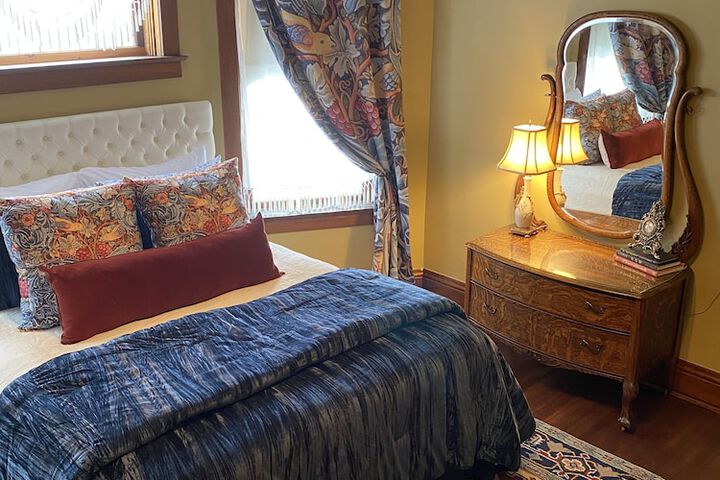 Vineyard Mansion & Carriage House Bed & Breakfast