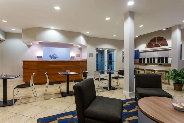 Microtel Inn & Suites by Wyndham Port Charlotte / Punta Gorda