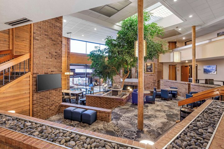 Best Western Plus Landmark Inn