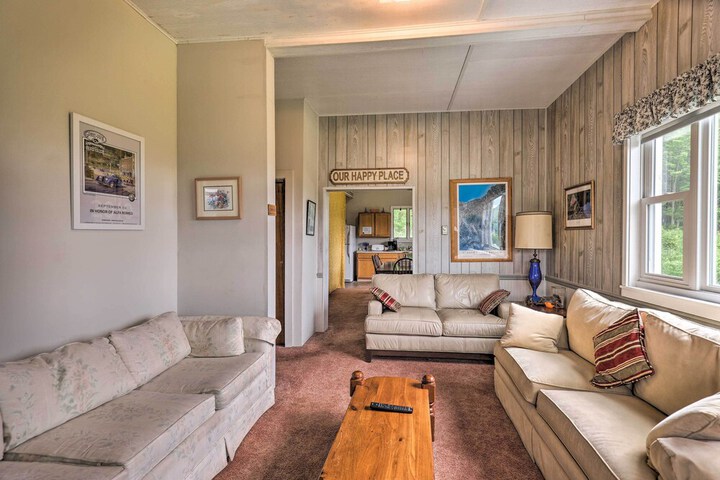 Apartment w / Shared Deck & View of Cowanesque Lake
