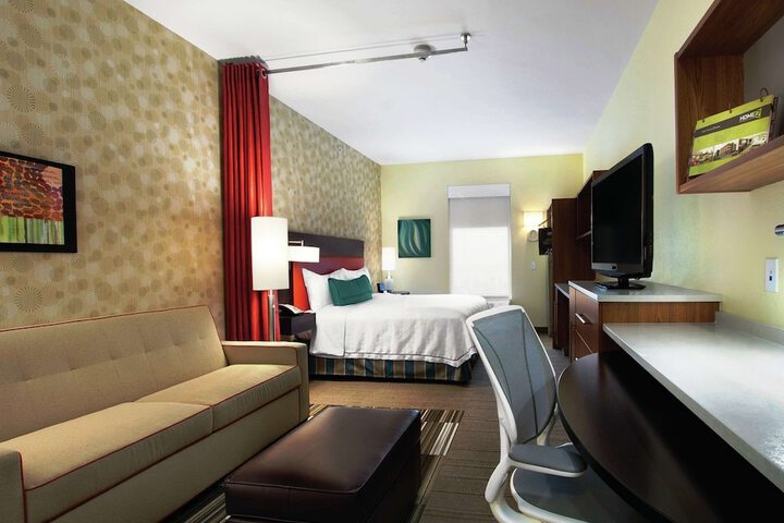 Room 4 of 25