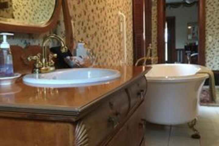 White Swan Inn Bed & Breakfast