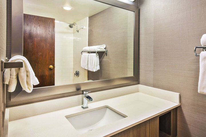 DoubleTree by Hilton Rapid City Downtown Convention Center