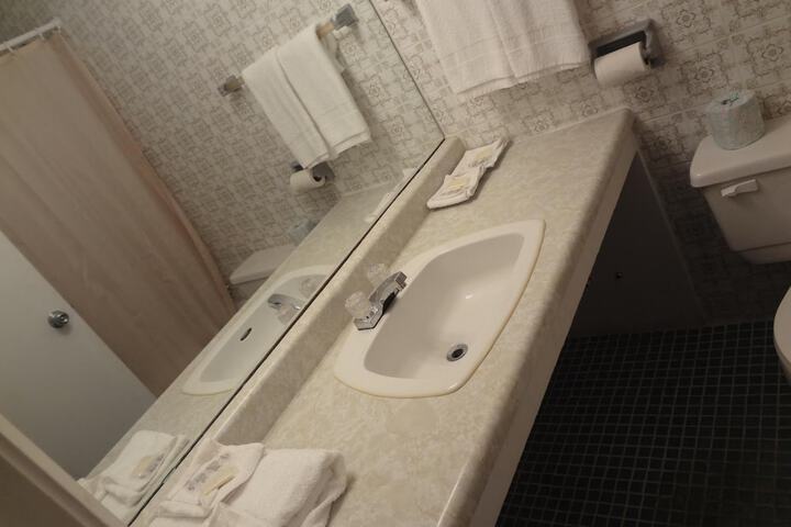 Room 30 of 46