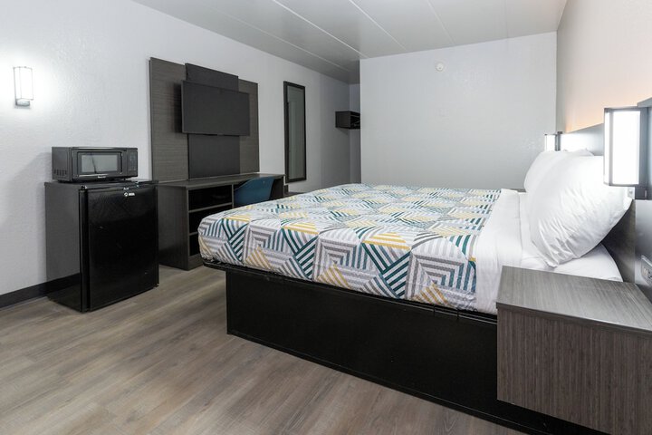 Room 9 of 15