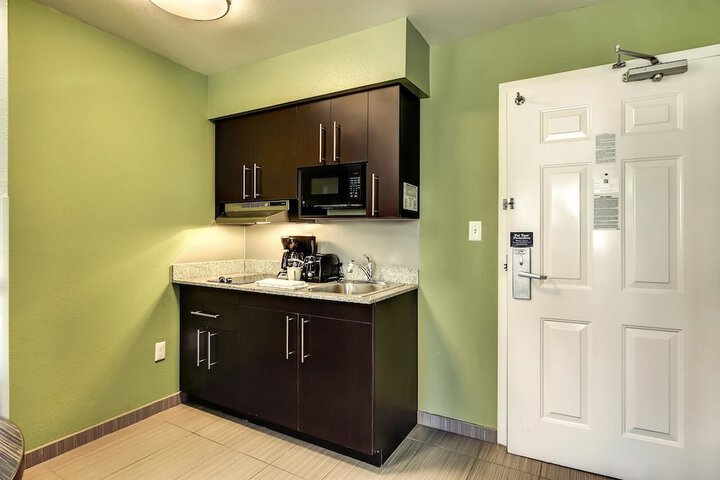 Studio 6 East Brunswick NJ - NYC Area