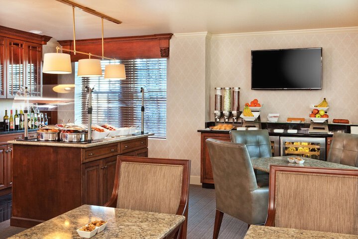 Hotel Roanoke & Conference Center Curio Collection by Hilton