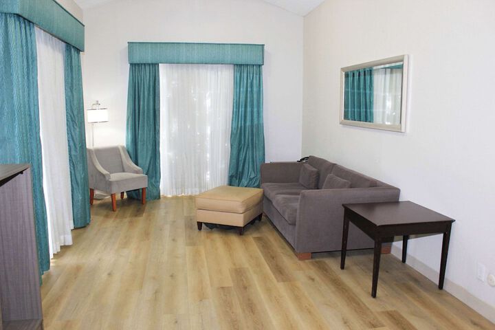 Room 9 of 48