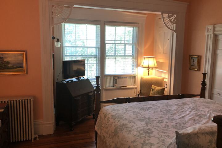 Delano Homestead Bed & Breakfast