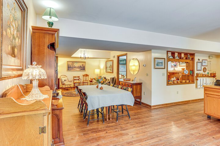Charming Apartment w / Yard & Beautiful Gardens!