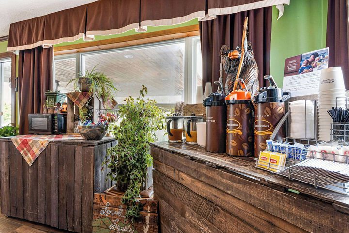Breakfast/Coffee Service 58 of 61