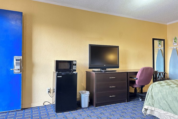 Rodeway Inn & Suites Plymouth Hwy 64