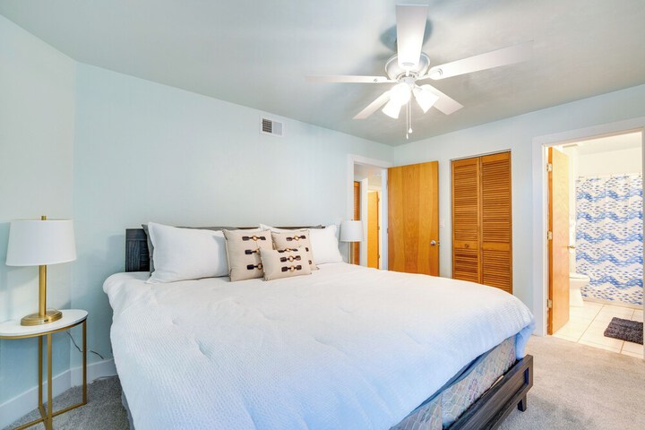 Cedar Key Condo w / Balcony & Gulf Views!