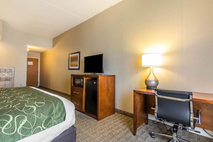 Room 32 of 61