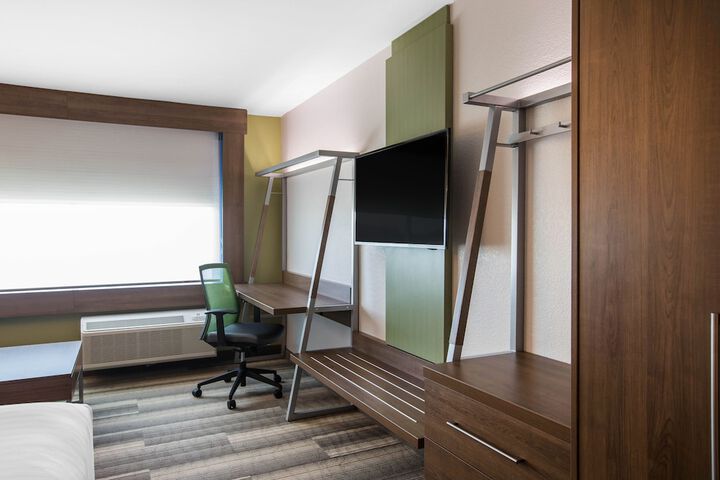 Holiday Inn Express & Suites Ludington by IHG