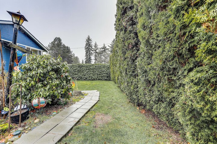 Walk to Beach & Lake Access: Cozy Redmond Apt!