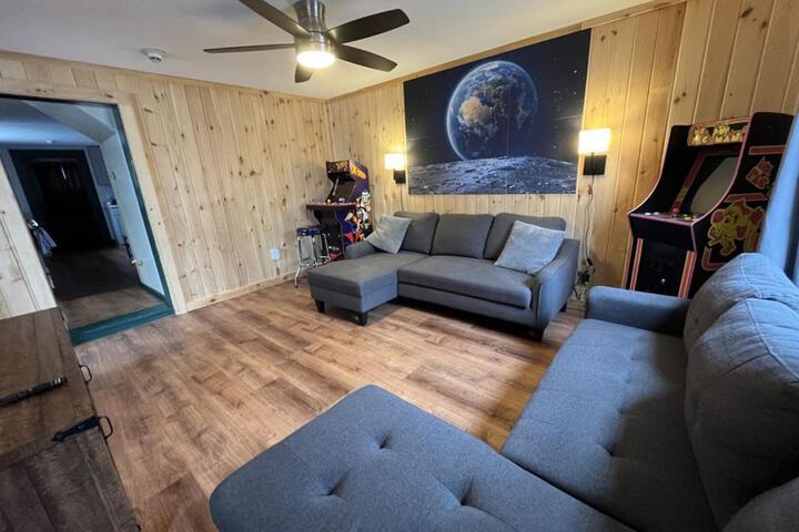 2 Bed Berkshire Apt minutes to Jiminy Peak Ski