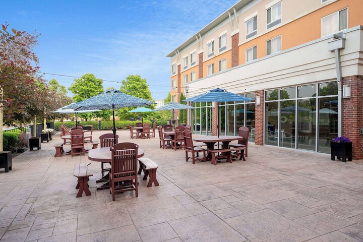 Hotel Exterior 45 of 47