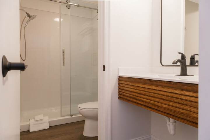 Flagship Inn and Suites